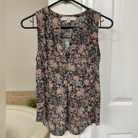 LOFT Tops - Ann Taylor Loft XXSP Mixed-Material Floral Top (Keyhole Front with Button)